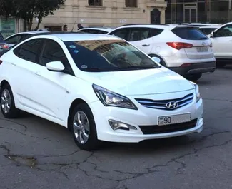 Vista frontale di un noleggio Hyundai Accent a Baku, Azerbaigian ✓ Auto #3495. ✓ Cambio Automatico TM ✓ 0 recensioni.