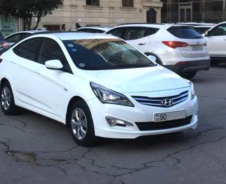 Vista frontale di un noleggio Hyundai Accent a Baku, Azerbaigian ✓ Auto #3495. ✓ Cambio Automatico TM ✓ 1 recensioni.