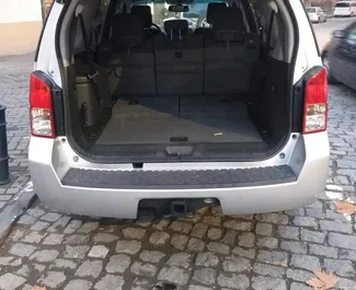 Noleggio Nissan Pathfinder. Auto Comfort, Premium, SUV, Crossover per il noleggio in Georgia ✓ Cauzione di Senza deposito ✓ Opzioni assicurative RCT, CDW, SCDW, Passeggeri, Furto.