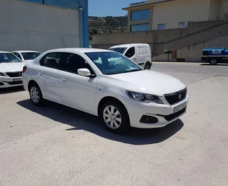 Vista frontale di un noleggio Peugeot 301 all'aeroporto di Atene, Grecia ✓ Auto #3764. ✓ Cambio Automatico TM ✓ 0 recensioni.