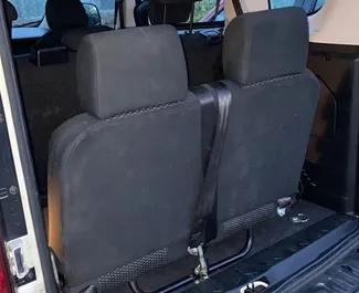 Fiat Doblo 2019 disponibile per il noleggio all'aeroporto di Antalya, con limite di chilometraggio di 300 km/giorno.