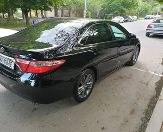 Noleggio auto Toyota Camry 2015 in Georgia, con carburante Benzina e 181 cavalli di potenza ➤ A partire da 140 GEL al giorno.