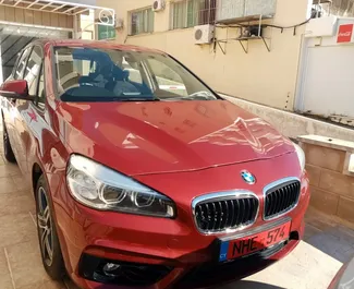 Vista frontale di un noleggio BMW 220 Activ Tourer a Limassol, Cipro ✓ Auto #3855. ✓ Cambio Automatico TM ✓ 0 recensioni.