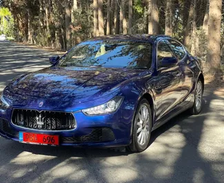 Vista frontale di un noleggio Maserati Ghibli a Limassol, Cipro ✓ Auto #3857. ✓ Cambio Automatico TM ✓ 0 recensioni.