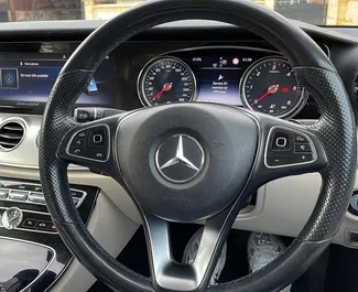 Motore Benzina da 2,2L di Mercedes-Benz E220 2017 per il noleggio a Limassol.