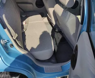 Toyota Passo 2012 disponibile per il noleggio a Larnaca, con limite di chilometraggio di illimitato.