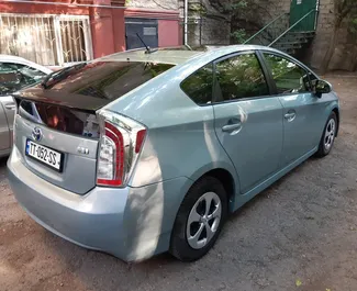 Interni di Toyota Prius in affitto in Georgia. Un'ottima auto da 5 posti con cambio Automatico.