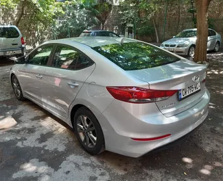 Motore Benzina da 2,0L di Hyundai Elantra 2017 per il noleggio all'aeroporto di Tbilisi.