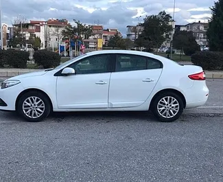 Vista frontale di un noleggio Renault Fluence all'aeroporto di Antalya, Turchia ✓ Auto #4115. ✓ Cambio Automatico TM ✓ 1 recensioni.