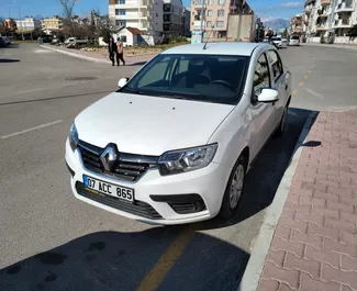 Vista frontale di un noleggio Renault Symbol all'aeroporto di Antalya, Turchia ✓ Auto #4123. ✓ Cambio Manuale TM ✓ 0 recensioni.