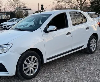 Vista frontale di un noleggio Renault Symbol all'aeroporto di Antalya, Turchia ✓ Auto #4117. ✓ Cambio Manuale TM ✓ 0 recensioni.