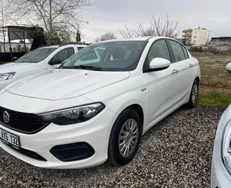 Vista frontale di un noleggio Fiat Egea all'aeroporto di Antalya, Turchia ✓ Auto #4116. ✓ Cambio Manuale TM ✓ 0 recensioni.