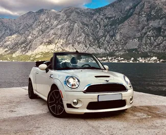 Vista frontale di un noleggio Mini Cooper S a Budva, Montenegro ✓ Auto #4248. ✓ Cambio Automatico TM ✓ 0 recensioni.