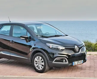 Vista frontale di un noleggio Renault Captur a Budva, Montenegro ✓ Auto #4215. ✓ Cambio Manuale TM ✓ 1 recensioni.