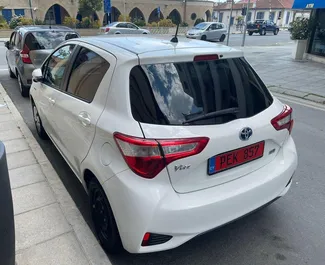 Noleggio auto Toyota Vitz 2018 a Cipro, con carburante Ibrido e 109 cavalli di potenza ➤ A partire da 18 EUR al giorno.