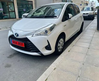 Noleggio Toyota Vitz. Auto Economica per il noleggio a Cipro ✓ Cauzione di Deposito di 300 EUR ✓ Opzioni assicurative RCT.