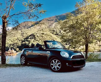 Vista frontale di un noleggio Mini Cooper S a Budva, Montenegro ✓ Auto #4245. ✓ Cambio Automatico TM ✓ 0 recensioni.