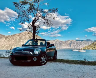 Vista frontale di un noleggio Mini Cooper Cabrio a Budva, Montenegro ✓ Auto #4251. ✓ Cambio Manuale TM ✓ 0 recensioni.