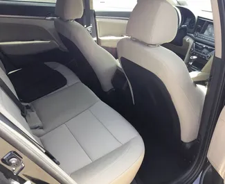 Hyundai Elantra 2019 con sistema A trazione anteriore, disponibile a Tbilisi.