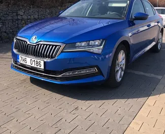 Noleggia Skoda Superb a Praga Cechia