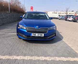 Noleggia Skoda Superb a Praga Cechia