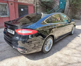 Ford Fusion Sedan 2017 disponibile per il noleggio all'aeroporto di Tbilisi, con limite di chilometraggio di illimitato.