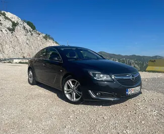 Vista frontale di un noleggio Opel Insignia in Becici, Montenegro ✓ Auto #4272. ✓ Cambio Automatico TM ✓ 0 recensioni.
