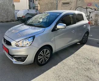 Vista frontale di un noleggio Mitsubishi Mirage a Larnaca, Cipro ✓ Auto #4377. ✓ Cambio Automatico TM ✓ 0 recensioni.