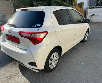 Noleggio auto Toyota Vitz #4375 Automatico a Larnaca, dotata di motore 1,5L ➤ Da Johnny a Cipro.