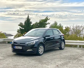 Vista frontale di un noleggio Hyundai i20 a Budva, Montenegro ✓ Auto #4387. ✓ Cambio Automatico TM ✓ 1 recensioni.