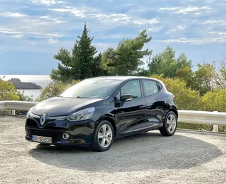 Vista frontale di un noleggio Renault Clio 4 a Budva, Montenegro ✓ Auto #4389. ✓ Cambio Automatico TM ✓ 1 recensioni.