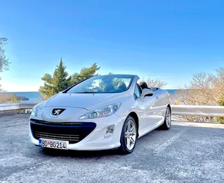 Vista frontale di un noleggio Peugeot 308cc a Budva, Montenegro ✓ Auto #4394. ✓ Cambio Automatico TM ✓ 2 recensioni.