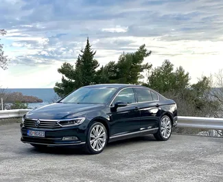 Vista frontale di un noleggio Volkswagen Passat a Budva, Montenegro ✓ Auto #4391. ✓ Cambio Manuale TM ✓ 0 recensioni.