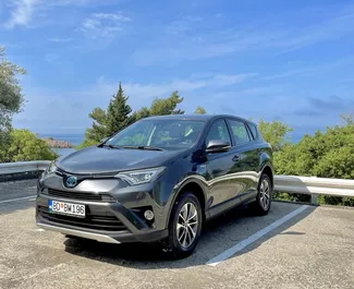 Vista frontale di un noleggio Toyota Rav4 a Budva, Montenegro ✓ Auto #4392. ✓ Cambio Automatico TM ✓ 1 recensioni.