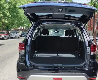 Interni di Nissan X-Terra in affitto in Georgia. Un'ottima auto da 7 posti con cambio Automatico.