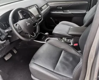 Noleggio Mitsubishi Outlander. Auto Comfort, Crossover per il noleggio in Georgia ✓ Cauzione di Deposito di 700 GEL ✓ Opzioni assicurative RCT, CDW, Passeggeri, Furto.