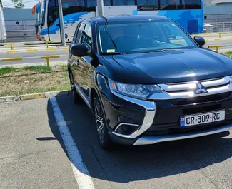 Vista frontale di un noleggio Mitsubishi Outlander a Tbilisi, Georgia ✓ Auto #2047. ✓ Cambio Automatico TM ✓ 0 recensioni.