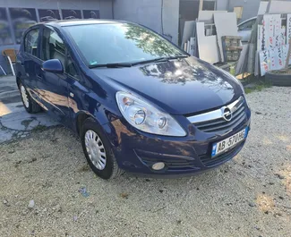 Vista frontale di un noleggio Opel Corsa a Tirana, Albania ✓ Auto #4514. ✓ Cambio Automatico TM ✓ 0 recensioni.