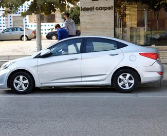 Vista frontale di un noleggio Hyundai Accent a Durazzo, Albania ✓ Auto #2155. ✓ Cambio Automatico TM ✓ 0 recensioni.