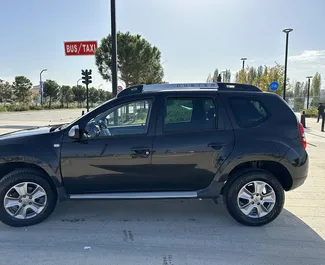 Vista frontale di un noleggio Dacia Duster a Tirana, Albania ✓ Auto #4716. ✓ Cambio Manuale TM ✓ 0 recensioni.