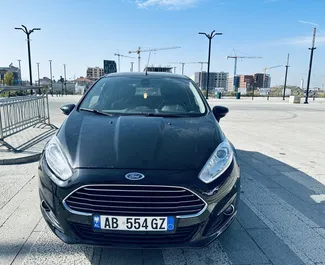 Vista frontale di un noleggio Ford Fiesta Ecoboost a Tirana, Albania ✓ Auto #4718. ✓ Cambio Manuale TM ✓ 0 recensioni.