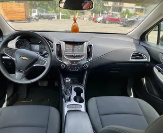 Chevrolet Cruze 2018 disponibile per il noleggio a Tbilisi, con limite di chilometraggio di illimitato.