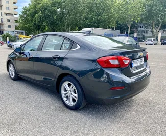 Chevrolet Cruze 2018 disponibile per il noleggio a Tbilisi, con limite di chilometraggio di illimitato.