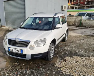 Vista frontale di un noleggio Skoda Yeti a Tirana, Albania ✓ Auto #4507. ✓ Cambio Manuale TM ✓ 0 recensioni.