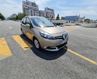 Vista frontale di un noleggio Renault Grand Scenic a Tirana, Albania ✓ Auto #4518. ✓ Cambio Automatico TM ✓ 0 recensioni.
