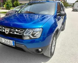 Vista frontale di un noleggio Dacia Duster a Tirana, Albania ✓ Auto #4624. ✓ Cambio Manuale TM ✓ 2 recensioni.