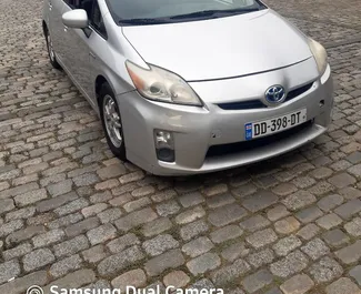 Noleggio auto Toyota Prius 2011 in Georgia, con carburante Benzina e 136 cavalli di potenza ➤ A partire da 117 GEL al giorno.