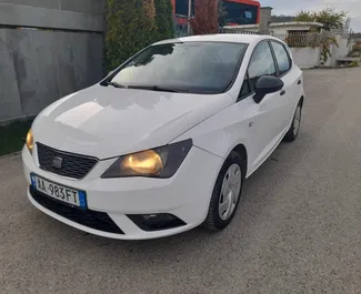 Vista frontale di un noleggio SEAT Ibiza a Tirana, Albania ✓ Auto #4609. ✓ Cambio Manuale TM ✓ 2 recensioni.