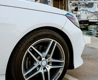Noleggio Mercedes-Benz E350 AMG. Auto Premium, Lusso per il noleggio in Spagna ✓ Cauzione di Deposito di 800 EUR ✓ Opzioni assicurative RCT, SCDW.