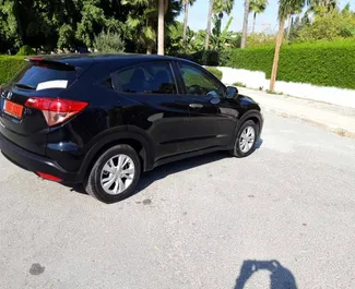 Vista frontale di un noleggio Honda HR-V a Limassol, Cipro ✓ Auto #1685. ✓ Cambio Automatico TM ✓ 0 recensioni.